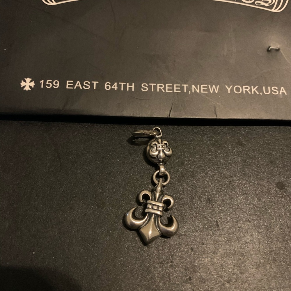 Chrome hearts fluer de lis pendant